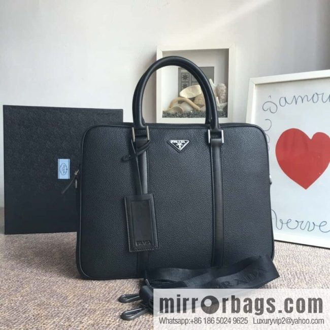 PRADA\'s latest broken leather briefcase 2VE368
