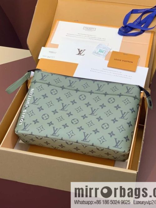 LV M82800 POCHETTE VOYAGE SOUPLE clutch bag