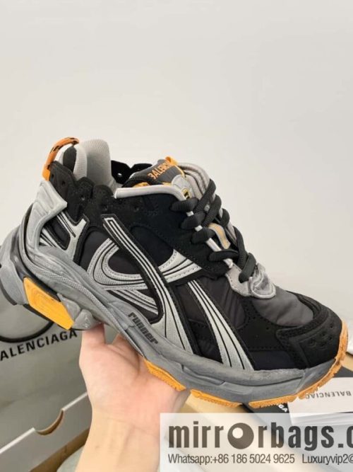 Balenciaga Balenciaga 𝐑𝐮𝐧𝐧𝐞𝐫|𝟐𝟎𝟐𝟑 Seventh Generation. Vintage Old Daddy Sneakers