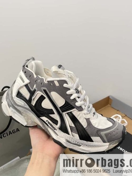 Balenciaga Balenciaga 𝐑𝐮𝐧𝐧𝐞𝐫|𝟐𝟎𝟐𝟑 Seventh Generation. Vintage Old Daddy Sneakers