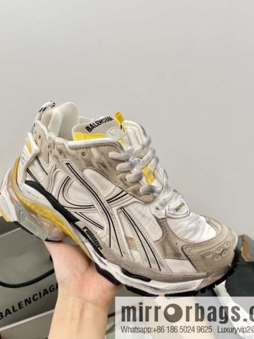 Balenciaga Balenciaga 𝐑𝐮𝐧𝐧𝐞𝐫|𝟐𝟎𝟐𝟑 Seventh Generation. Vintage Old Daddy Sneakers