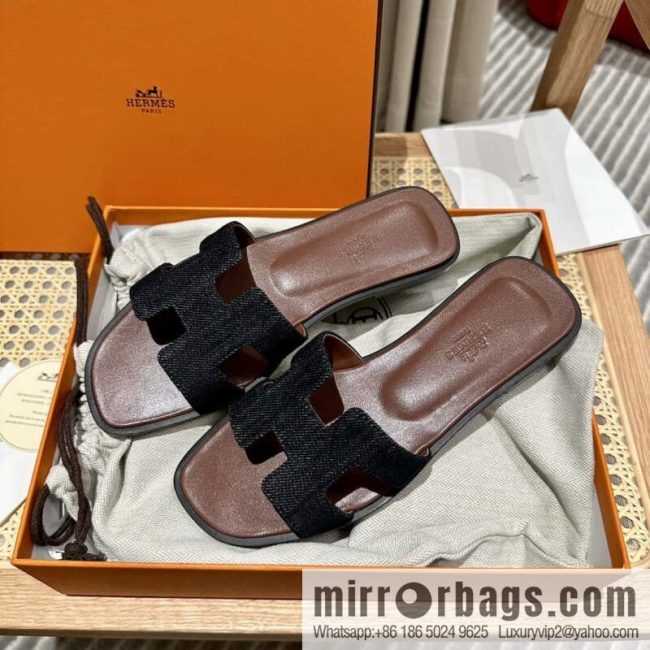 Hermès leather outsole H slippers, dark brown and black.