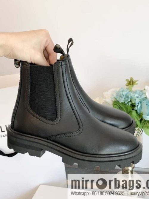 CELINE Celin in one pair of Chelsea booties
