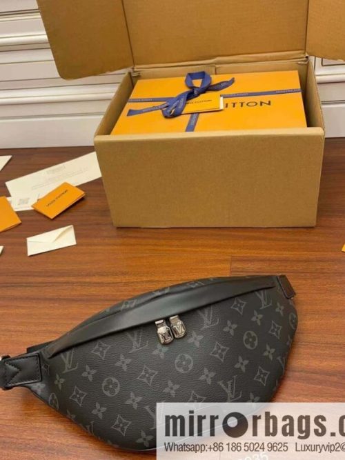 LV M46035 DISCOVERY Small fanny pack