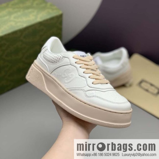 GUCCI is presented in GG printed canvas details, cowhide material, women\'s sports and leisure shoes