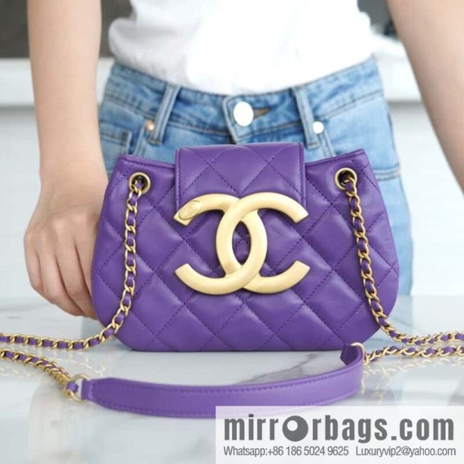 CHANEL Vintage large mail carrier bag AS4609 B15010 NS840