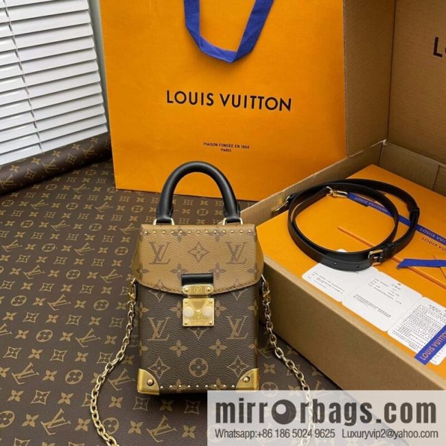 Louis Vuitton M82465 Camera Box