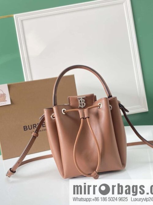 Burberry Burberry three-dimensional bucket bag caramel color