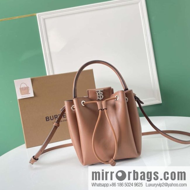 Burberry Burberry three-dimensional bucket bag caramel color