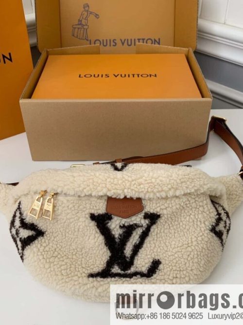 LV M23715 BUMBAG fanny pack