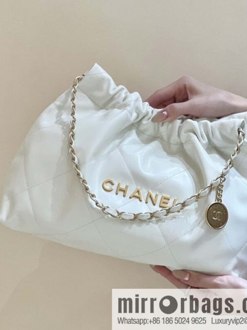 CHANEL 24C early spring vacation series 22 horizontal garbage bag AS4486 white/gold metal