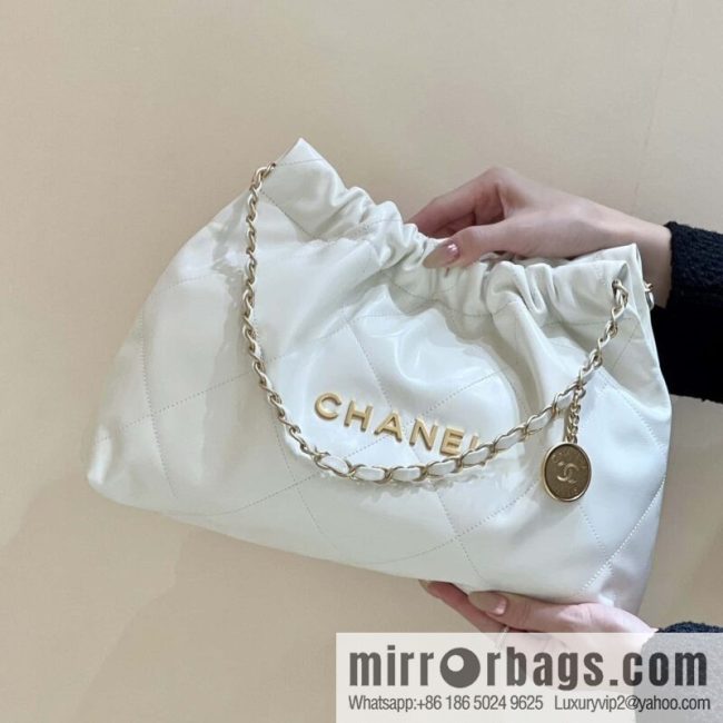 CHANEL 24C early spring vacation series 22 horizontal garbage bag AS4486 white/gold metal