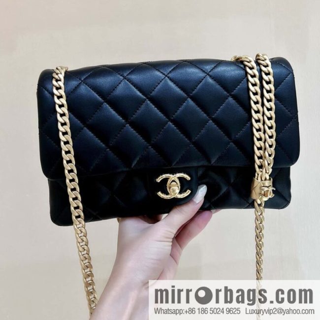 CHANEL 22k autumn and winter high-end ready-to-wear series small gold pillar adjustment bag AS3609