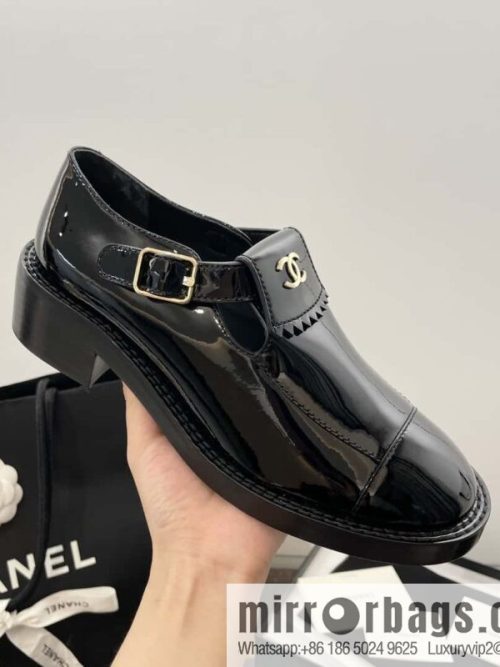 CHANEL Xiaoxiang patent leather glossy Mary Jane platform loafers