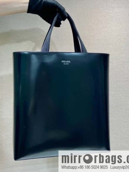 PRADA smooth tote bag 🎉 2VG113 smooth