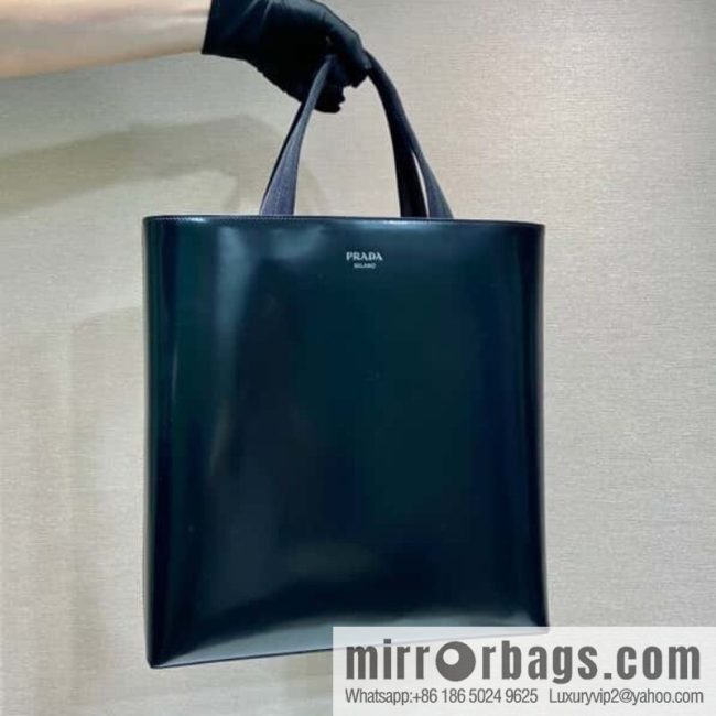 PRADA smooth tote bag 🎉 2VG113 smooth