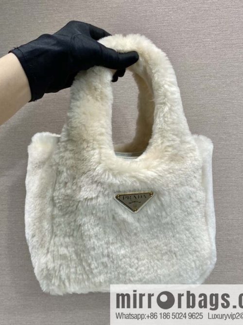 PRADA wool bucket bag 🎉 1BA349