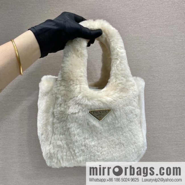 PRADA wool bucket bag 🎉 1BA349