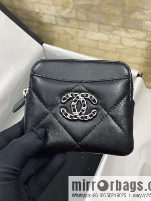 CHANEL 19 series sheepskin wallet card holder AP2086