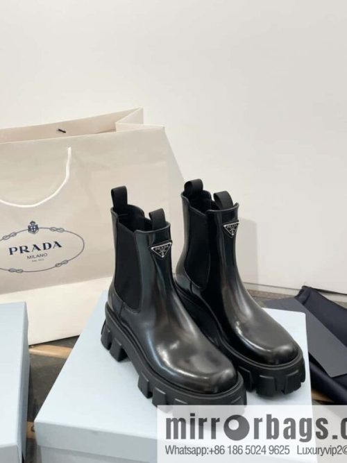 PRADA Triangle standard serrated wheel, muffin thick-bottomed cigarette tube short boots