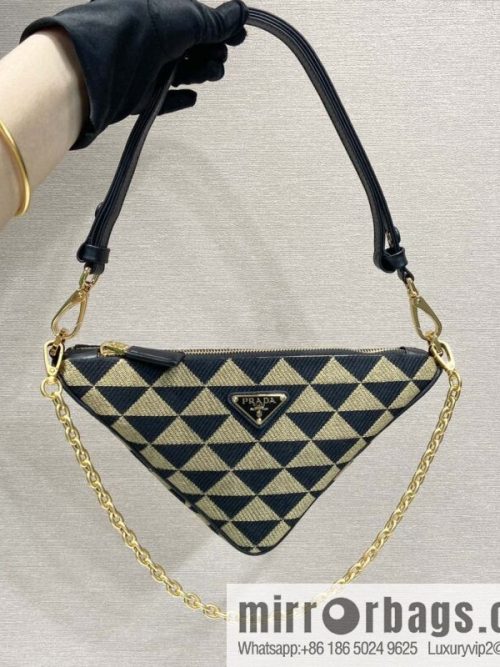 PRADA embroidery triangle bag 🎉 1BC543