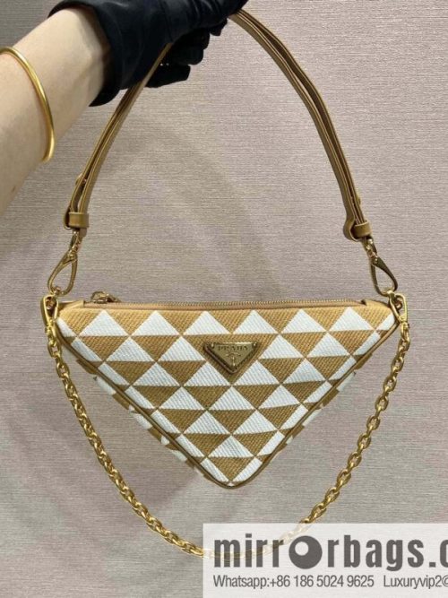 PRADA embroidery triangle bag 🎉 1BC543