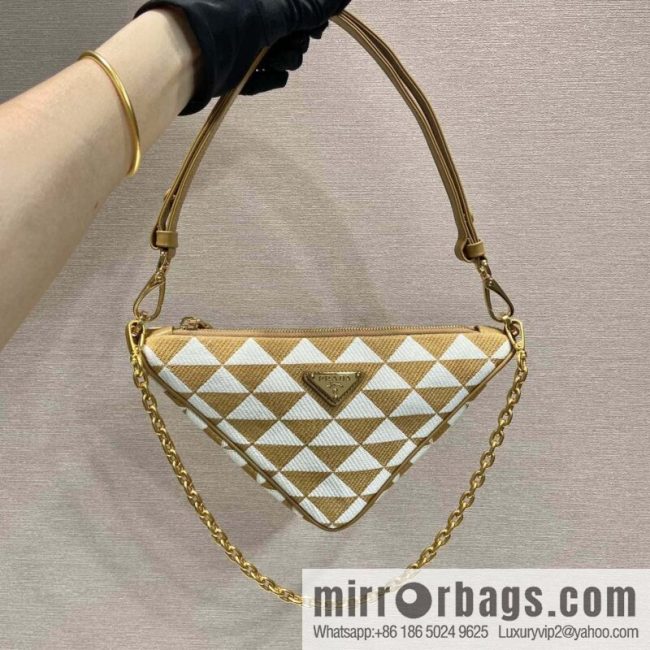 PRADA embroidery triangle bag 🎉 1BC543