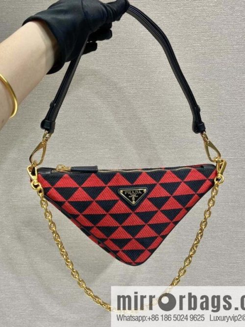 PRADA embroidery triangle bag 🎉 1BC543