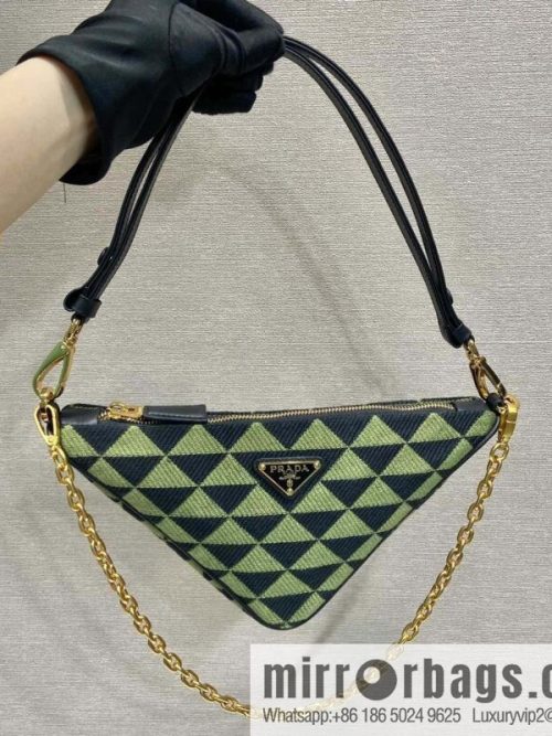 PRADA embroidery triangle bag 🎉 1BC543