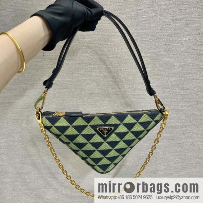 PRADA embroidery triangle bag 🎉 1BC543