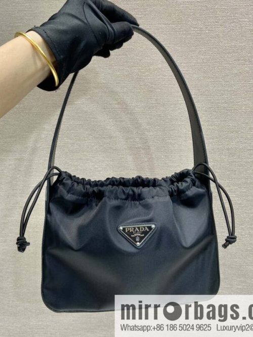PRADA 🎉 drawstring armpit bag 🎉 B6249 small/medieval bag