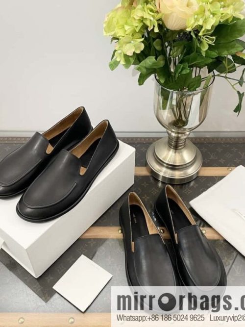 𝐓𝐇𝐄 𝐑𝐎𝐖|𝟐𝟎𝟐𝟑 black flat loafers