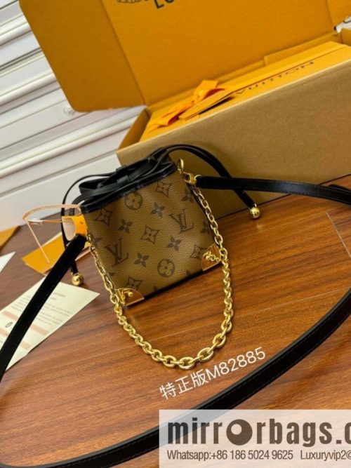 LV M82885 NO ÉPURSE LV CHARMS BAG