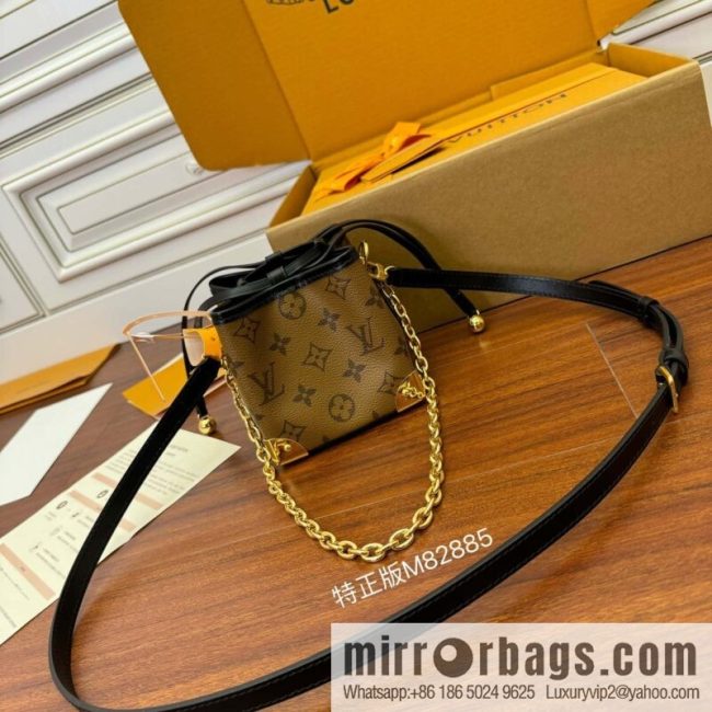 LV M82885 NO ÉPURSE LV CHARMS BAG