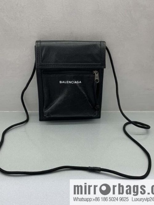 BALENCIAGA Balenciaga, imported pleated leather mobile phone bag.