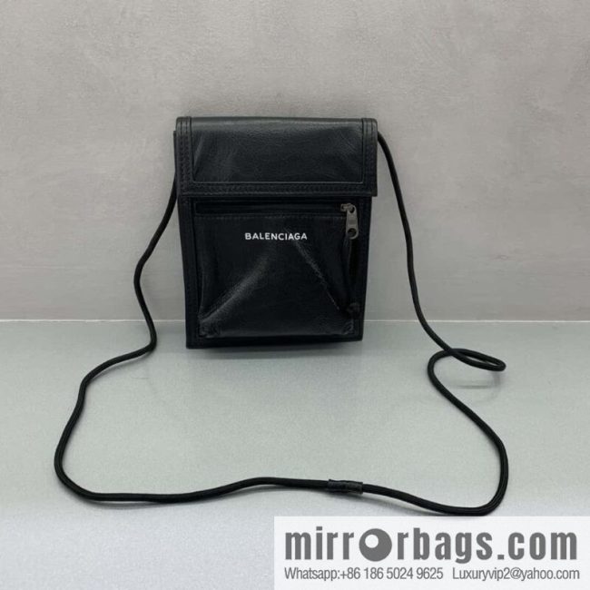 BALENCIAGA Balenciaga, imported pleated leather mobile phone bag.