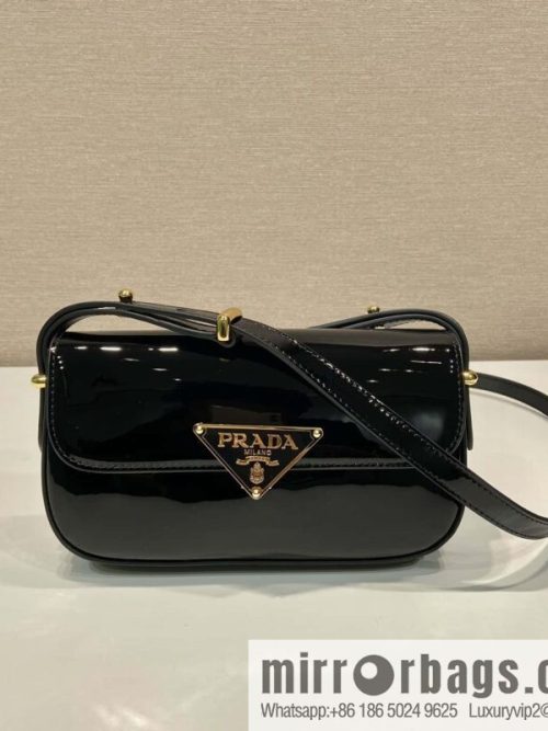 PRADA 🎉 new 🎉 1BD339 patent leather 🎉🎉 black