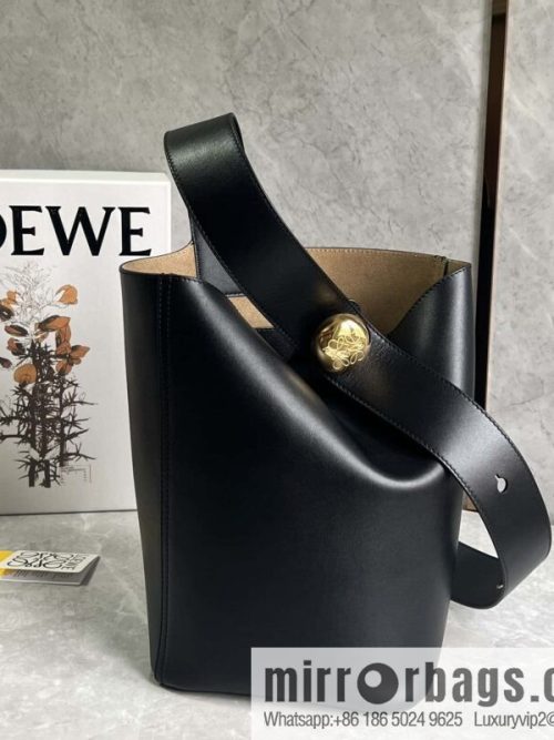 LOEWE Pebble bucket bag 0703 black 24.5CM