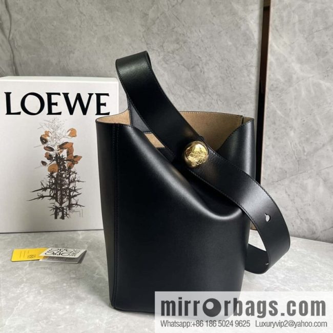LOEWE Pebble bucket bag 0703 black 24.5CM
