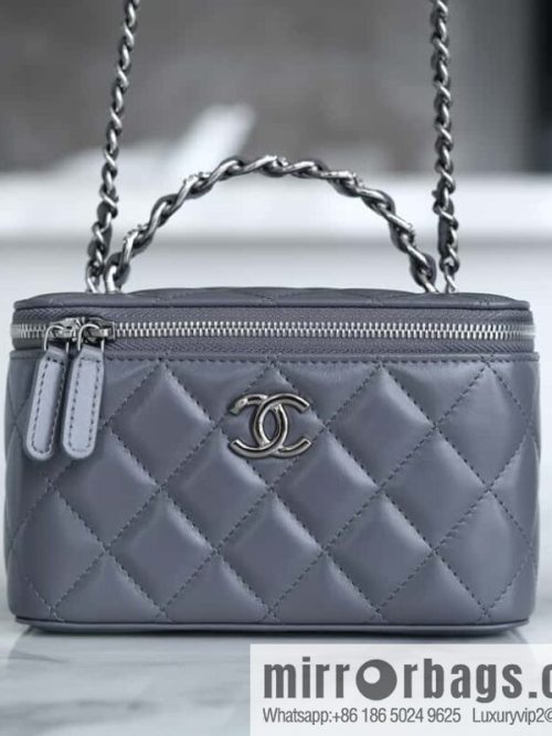 𝗖𝗛𝗔𝗡𝗘𝗟 𝟮𝟯𝗸 Rhinestone handle long box, dark grey 🔜 AP3593