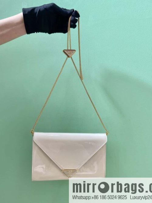 PRADA 🎉 patent leather envelope bag 🎉 1Bp051 handbag, white