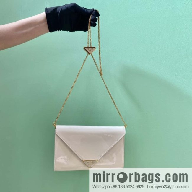 PRADA 🎉 patent leather envelope bag 🎉 1Bp051 handbag, white