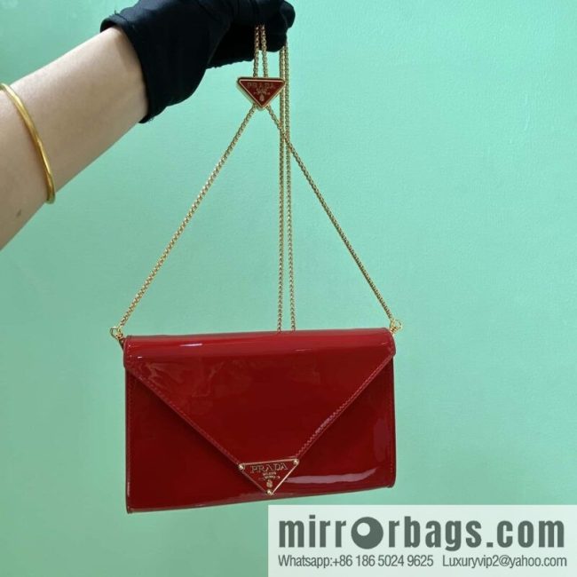 PRADA 🎉 patent leather envelope bag 🎉 1Bp051 handbag, red
