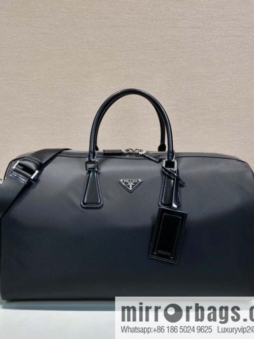PRADA 🎉 travel bag 🎉 2VC018