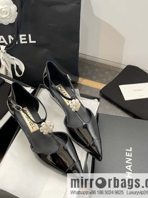 CHANEL Xiaoxiang Early Spring Camellia 🥰 Pointed Wedge Heel Single Shoes