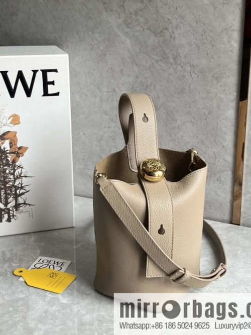 LOEWE latest 𝑷𝒆𝒃𝒃𝒍𝒆 bucket bag 0705 sand color