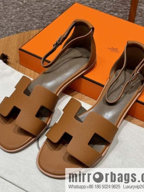 Hermès H\'s must-wear sandals in spring and summer