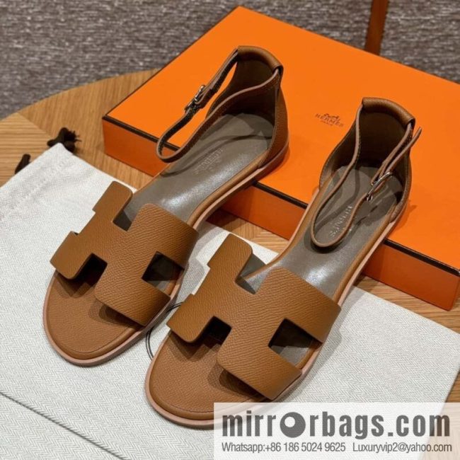 Hermès H\'s must-wear sandals in spring and summer
