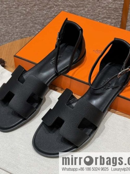 Hermès H\'s must-wear sandals in spring and summer