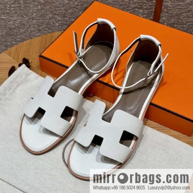 Hermès H\'s must-wear sandals in spring and summer